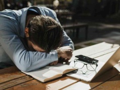 Twój mózg sabotuje decyzje finansowe. Tak działa ten mechanizm