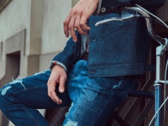 Jak tworzyć męskie stylizacje jeansowe?