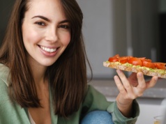 Godzina kolacji ma wpływ na tempo metabolizmu. Wskazano najlepszą porę