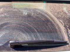 Czy można uratować wycieraczki bez wydawania 200 zł? Mechanicy mają swoją metodę