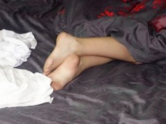 Ciągle śpisz na tym jednym boku? Takie będą skutki