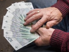 Tyle emerytom zostaje na życie po opłaceniu rachunków. Oto kwota