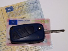 Nowe przepisy drogowe już obowiązują. Surowsze kary za prędkość