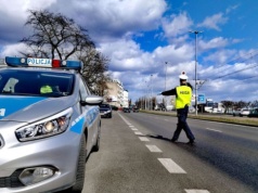 „Pakiet 3 marca”: zatrzymanie prawka za 50+ poza zabudowanym i nie tylko. Sprawdź, jakie przepisy właśnie weszły w życie