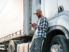 3 funkcje nowoczesnej aplikacji dla kierowców zawodowych, które poprawiają bezpieczeństwo i komfort pracy