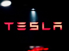 Tesla pod presją. Polscy pracownicy nie chcą już siedzieć cicho w Giga Berlin