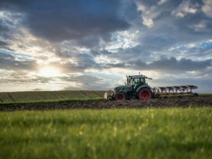 VAT wyklucza tysiące rolników z pełnego wsparcia? KRIR apeluje o pilne zmiany