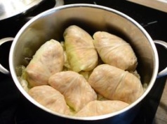 Z tym trikiem zrobisz gołąbki 2 raz szybciej. Nie musisz już parzyć liści