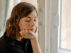 Zapytała, dlaczego mówi się o "samotnych matkach", a nie o "porzuconych dzieciach". Wywołała burzę