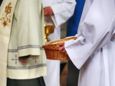 Nowe zasady karania w Kościele. Duchowni mogą zapłacić ponad 90 tys. zł