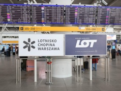 W Warszawie wylądował samolot z Dubaju. Kolejny odwołany