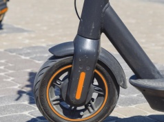 Koniec z legalną jazdą hulajnogą elektryczną. Wprowadzono limity wieku