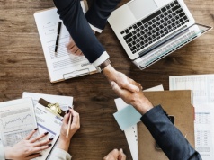 Co drugi przetarg kończy się złożeniem jednej oferty. Oni chcą to zmienić