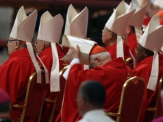 Eksces w czasie wyboru papieża Leona XIV. Zakazany przedmiot w kieszeni kardynała