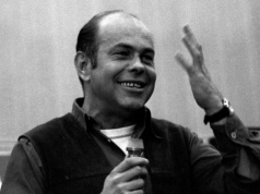 Czego dziś uczyłby nas Jacek Kuroń? "W świecie coraz bardziej zajętym sobą — znów okazuje się potrzebny"