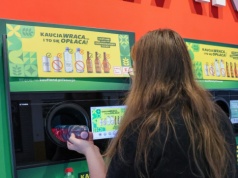 Małpki trafią do systemu kaucyjnego? Wiceminister klimatu odpowiada