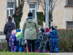 Na zdjęciach z przedszkola jej dziecko jako jedyne ma zasłanianą twarz. "Nie wyraziłam zgody"