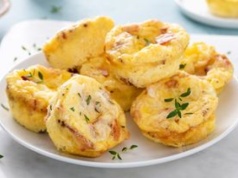 Robię zamiast jajecznicy i kanapek. Śniadaniowe babeczki zajadają nawet niejadki