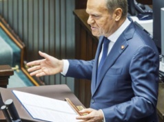 Rząd szykuje samoloty na Bliski Wschód. Premier Tusk: "Prawie 500 osób bezpiecznych"