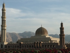 Atak na Iran. Polskie biuro podróży zawiesza loty od Omanu