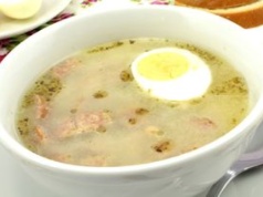 Na Wielkanoc zawsze robię właśnie taki żurek. Jest aksamitny, zawiesisty i pełen smaku