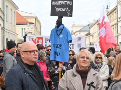 Szpitale powiatowe protestują przed Ministerstwem Zdrowia. „Nie możemy leczyć na kredyt”
