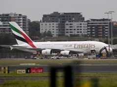 Powoli wraca ruch lotniczy. Rejsy rozkładowe nadal odwołane