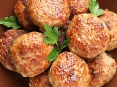 Dodaję do mielonych zamiast bułki. Nie pękają, nie rozpadają się i są bardzo soczyste