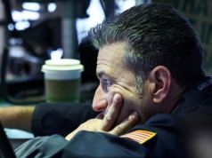 Czerwony wtorek. Wyprzedaż na giełdzie, gwałtowne osłabienie złotego