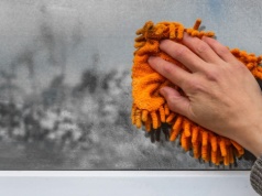 Nie możesz domyć szyb? Ten domowy trik usuwa nawet stary brud