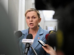 Powrót do przysposobienia obronnego? Szefowa MEN o dużych zmianach w szkołach