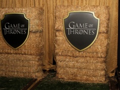 Film "Gra o tron" pod znakiem zapytania. W tle sprzedaż Warner Bros.