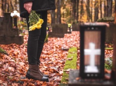 Szkocja zezwoliła na kremację wodną. Na czym polega?