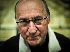 Zmiana nazwiska i ojciec z teatru. Tak zaczynał wielki aktor. Kocha go cała Polska