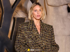 Gwiazdy zachwycają na pokazie Saint Laurent w Paryżu. Wśród nich Anja Rubik