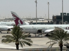 Utknął  na lotnisku w Katarze. "Co jakiś czas zdarzają się wybuchy na niebie"