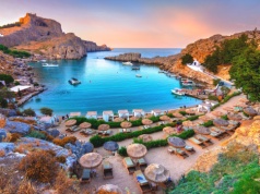 Na wakacje 🔥 Tydzień na Rodos za 1325 PLN 🤍💙 Loty i noclegi blisko plaży 🏖️🌊