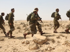 Uderzyć wyprzedzająco, by wojska lądowe nie musiały bronić granic. Jak działa armia Izraela?