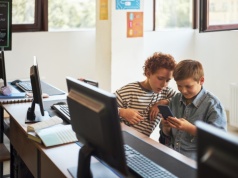 Uczy matematyki: Zawód nauczyciela pod wieloma względnymi jest dziś podobny do pracy żołnierza