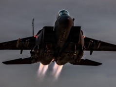 Środowy przegląd mediów; Wojna z Iranem nie martwi Chin;  Pod francuskim parasolem