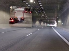 Chciał wszystkich wyprzedzić. Poległ na wjeździe do tunelu