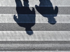 Wymagamy tyle od kierowców, ale niech piesi też się postarają. Choćby przez sygnalizowanie zamiaru przejścia