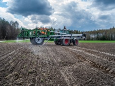 Odchwaszczanie soi przed wschodami. Jaki herbicyd zastosować po siewie?