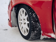 Opona z kolcami, które „myślą”. Nowa Nokian Hakkapeliitta 01 zmienia zasady gry