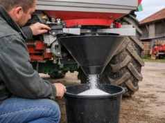 Kalibracja rozsiewacza w 15 minut. Sprawdź, jak zrobić próbę kręconą krok po kroku