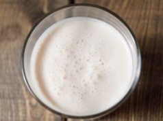 Ile kefiru można wypić w ciągu dnia? Mało kto się nad tym zastanawia, a to wpływa na jelita