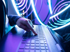 Policja wzmacnia walkę z przestępczością w sieci. W komendach wojewódzkich powstały nowe wydziały