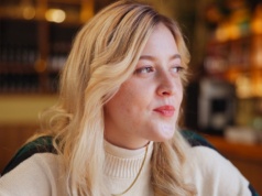 Silna i samotna? Psycholożka o cenie samowystarczalności. "Przywdziana zbroja"