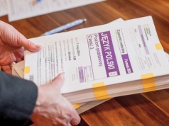 Rozpoczął się próbny egzamin z polskiego. Mamy arkusz CKE z odpowiedziami