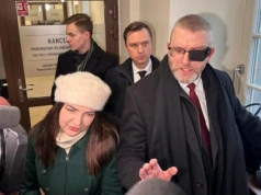 Grzegorz Braun miał dziś we Wrocławiu usłyszeć zarzuty. Ale nie miał czasu